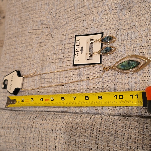 NAPIER BRAND WOMENS FASHION JEWELRY PENDANT NECKLACE & MATCHING DANGLE EARRINGS - Picture 6 of 12